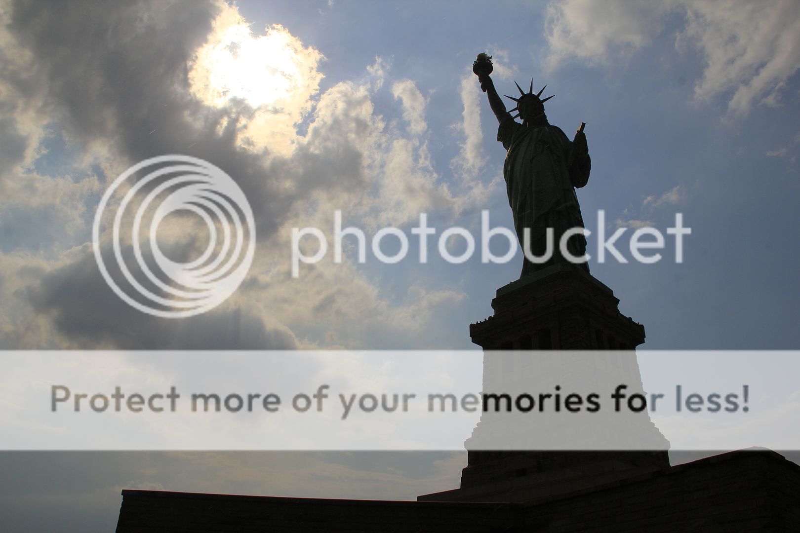 IMAGE: http://i763.photobucket.com/albums/xx275/GCODE666/New%20York%20City%202011/_MG_0451.jpg